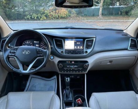 Красный Хендай Туксон, объемом двигателя 1.6 л и пробегом 37 тыс. км за 11550 $, фото 8 на Automoto.ua