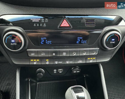 Красный Хендай Туксон, объемом двигателя 2 л и пробегом 91 тыс. км за 18800 $, фото 46 на Automoto.ua