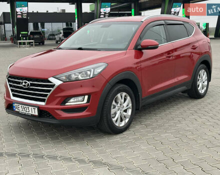 Красный Хендай Туксон, объемом двигателя 2 л и пробегом 91 тыс. км за 18800 $, фото 3 на Automoto.ua