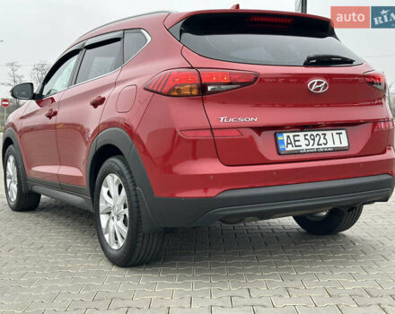 Красный Хендай Туксон, объемом двигателя 2 л и пробегом 91 тыс. км за 18800 $, фото 5 на Automoto.ua