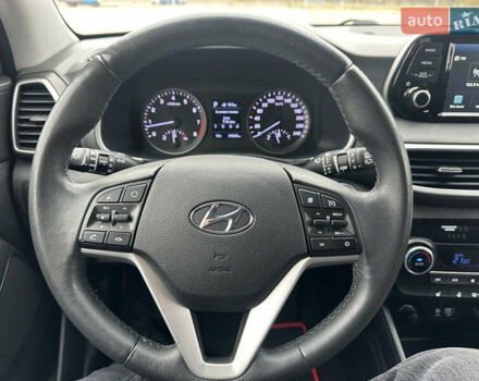 Красный Хендай Туксон, объемом двигателя 2 л и пробегом 91 тыс. км за 18800 $, фото 41 на Automoto.ua