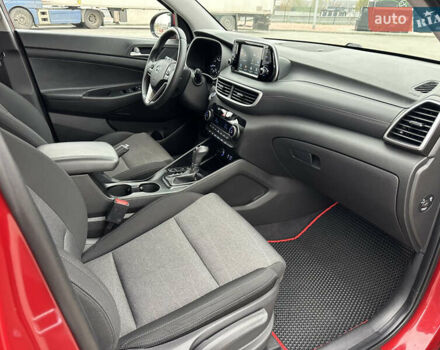 Красный Хендай Туксон, объемом двигателя 2 л и пробегом 91 тыс. км за 18800 $, фото 40 на Automoto.ua