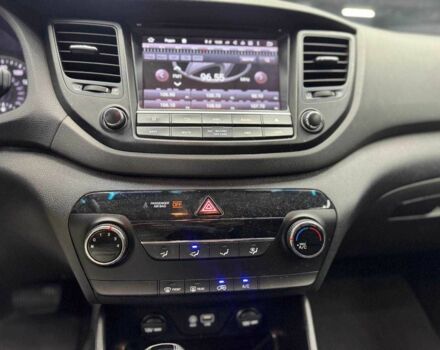 Червоний Хендай Туксон, об'ємом двигуна 2 л та пробігом 149 тис. км за 13800 $, фото 12 на Automoto.ua