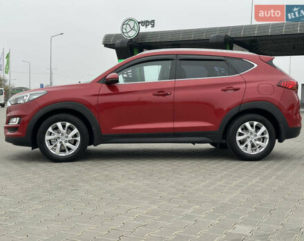 Красный Хендай Туксон, объемом двигателя 2 л и пробегом 91 тыс. км за 18800 $, фото 4 на Automoto.ua