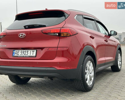 Красный Хендай Туксон, объемом двигателя 2 л и пробегом 91 тыс. км за 18800 $, фото 8 на Automoto.ua