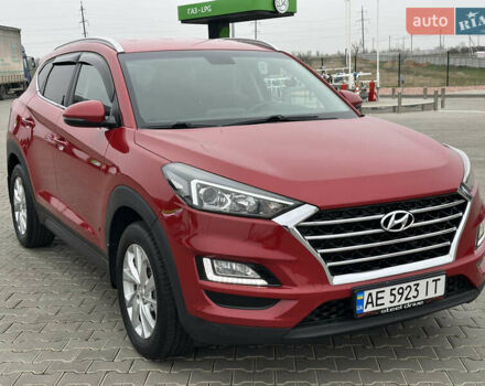 Красный Хендай Туксон, объемом двигателя 2 л и пробегом 91 тыс. км за 18800 $, фото 12 на Automoto.ua