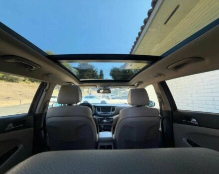 Красный Хендай Туксон, объемом двигателя 1.6 л и пробегом 39 тыс. км за 4800 $, фото 17 на Automoto.ua