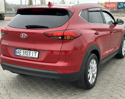 Красный Хендай Туксон, объемом двигателя 2 л и пробегом 91 тыс. км за 18800 $, фото 9 на Automoto.ua
