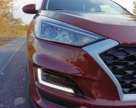 Красный Хендай Туксон, объемом двигателя 2 л и пробегом 130 тыс. км за 13000 $, фото 9 на Automoto.ua