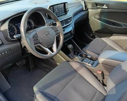 Красный Хендай Туксон, объемом двигателя 2 л и пробегом 131 тыс. км за 10450 $, фото 11 на Automoto.ua