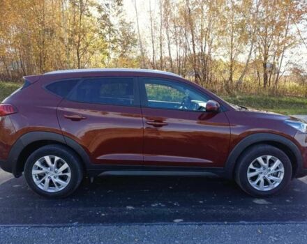 Красный Хендай Туксон, объемом двигателя 2 л и пробегом 131 тыс. км за 10450 $, фото 4 на Automoto.ua