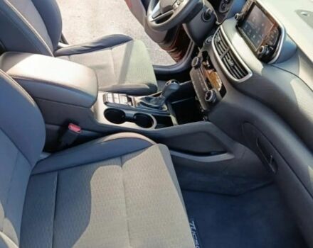 Красный Хендай Туксон, объемом двигателя 2 л и пробегом 130 тыс. км за 13000 $, фото 12 на Automoto.ua