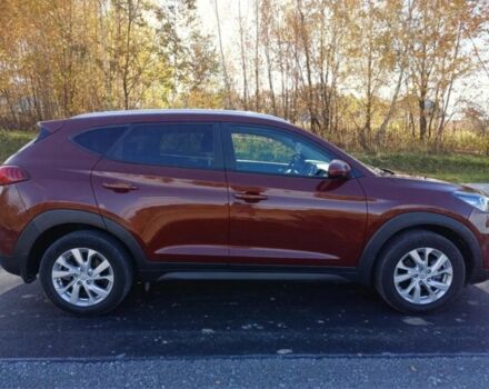 Красный Хендай Туксон, объемом двигателя 2 л и пробегом 130 тыс. км за 13000 $, фото 4 на Automoto.ua