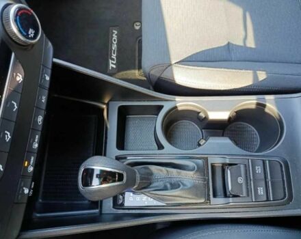 Красный Хендай Туксон, объемом двигателя 2 л и пробегом 131 тыс. км за 10450 $, фото 17 на Automoto.ua