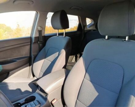 Красный Хендай Туксон, объемом двигателя 2 л и пробегом 130 тыс. км за 13000 $, фото 13 на Automoto.ua