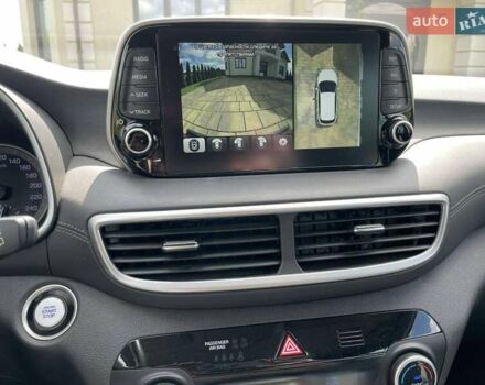 Красный Хендай Туксон, объемом двигателя 2 л и пробегом 30 тыс. км за 31000 $, фото 14 на Automoto.ua