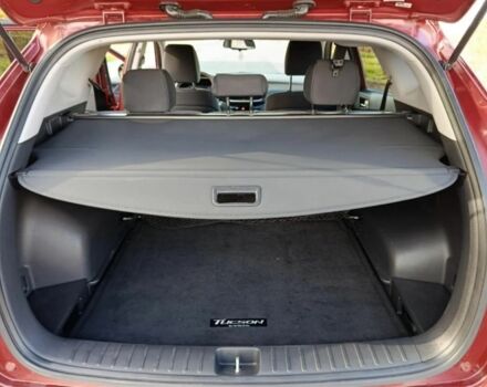 Красный Хендай Туксон, объемом двигателя 2 л и пробегом 130 тыс. км за 13000 $, фото 10 на Automoto.ua