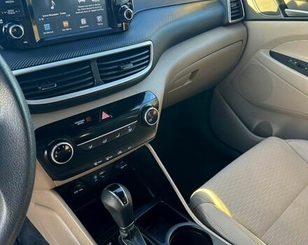 Червоний Хендай Туксон, об'ємом двигуна 2 л та пробігом 130 тис. км за 22000 $, фото 4 на Automoto.ua