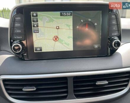 Красный Хендай Туксон, объемом двигателя 2 л и пробегом 30 тыс. км за 31000 $, фото 18 на Automoto.ua