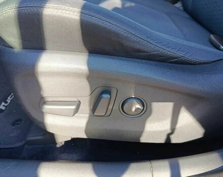 Красный Хендай Туксон, объемом двигателя 2 л и пробегом 131 тыс. км за 10450 $, фото 14 на Automoto.ua