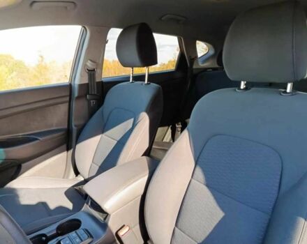 Красный Хендай Туксон, объемом двигателя 2 л и пробегом 131 тыс. км за 10450 $, фото 13 на Automoto.ua