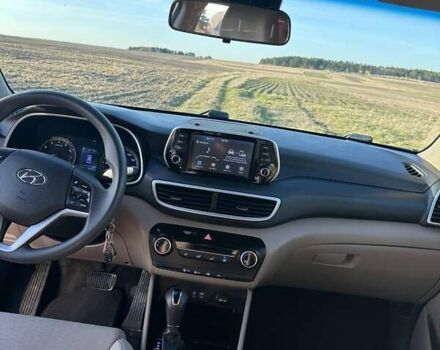 Червоний Хендай Туксон, об'ємом двигуна 2 л та пробігом 130 тис. км за 19200 $, фото 9 на Automoto.ua