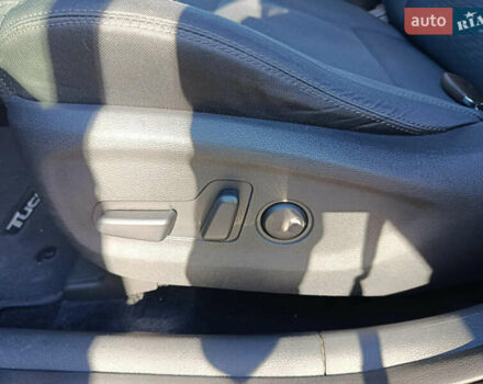 Красный Хендай Туксон, объемом двигателя 2 л и пробегом 97 тыс. км за 20000 $, фото 14 на Automoto.ua