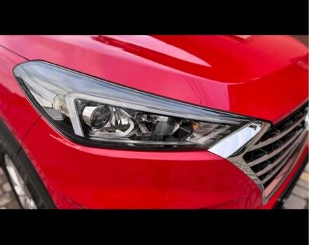 Красный Хендай Туксон, объемом двигателя 2 л и пробегом 70 тыс. км за 20000 $, фото 2 на Automoto.ua