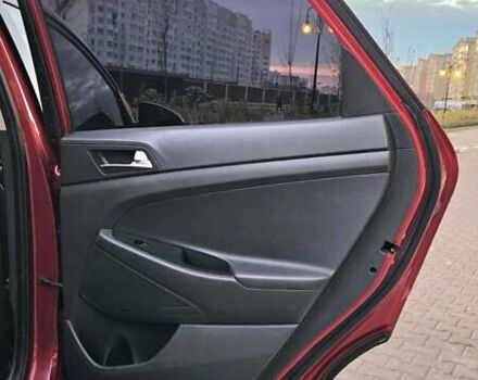 Красный Хендай Туксон, объемом двигателя 2 л и пробегом 94 тыс. км за 19500 $, фото 26 на Automoto.ua