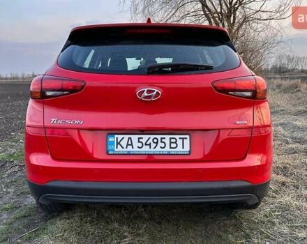 Красный Хендай Туксон, объемом двигателя 2 л и пробегом 68 тыс. км за 22000 $, фото 3 на Automoto.ua