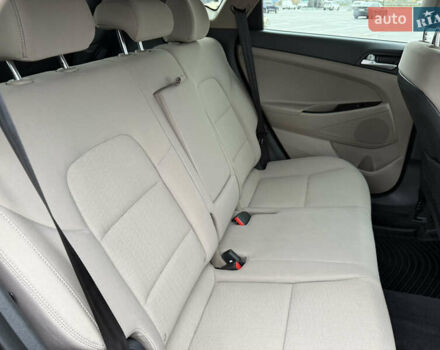 Красный Хендай Туксон, объемом двигателя 0 л и пробегом 175 тыс. км за 19900 $, фото 15 на Automoto.ua