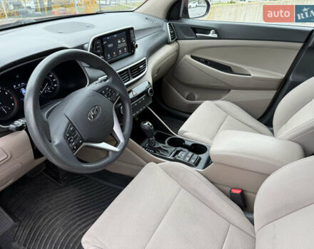 Красный Хендай Туксон, объемом двигателя 0 л и пробегом 175 тыс. км за 19900 $, фото 19 на Automoto.ua