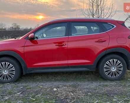 Красный Хендай Туксон, объемом двигателя 2 л и пробегом 68 тыс. км за 22000 $, фото 1 на Automoto.ua
