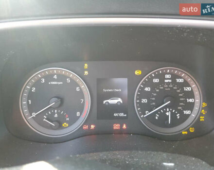 Красный Хендай Туксон, объемом двигателя 2 л и пробегом 71 тыс. км за 13300 $, фото 8 на Automoto.ua