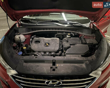 Красный Хендай Туксон, объемом двигателя 2 л и пробегом 95 тыс. км за 21500 $, фото 15 на Automoto.ua