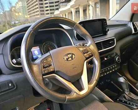 Красный Хендай Туксон, объемом двигателя 2 л и пробегом 94 тыс. км за 19500 $, фото 19 на Automoto.ua