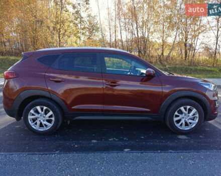 Красный Хендай Туксон, объемом двигателя 2 л и пробегом 97 тыс. км за 20000 $, фото 3 на Automoto.ua