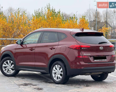 Красный Хендай Туксон, объемом двигателя 0 л и пробегом 175 тыс. км за 18900 $, фото 7 на Automoto.ua