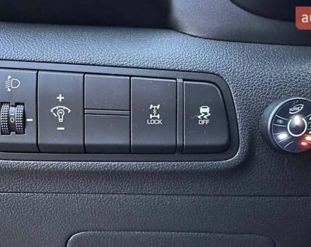 Красный Хендай Туксон, объемом двигателя 2 л и пробегом 68 тыс. км за 22000 $, фото 16 на Automoto.ua