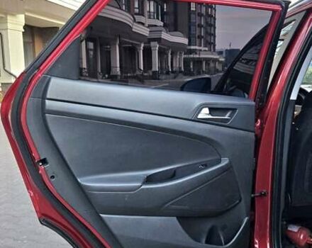 Красный Хендай Туксон, объемом двигателя 2 л и пробегом 94 тыс. км за 19500 $, фото 24 на Automoto.ua