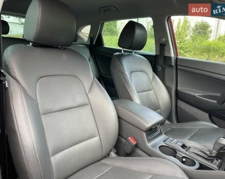 Красный Хендай Туксон, объемом двигателя 2 л и пробегом 64 тыс. км за 30500 $, фото 31 на Automoto.ua