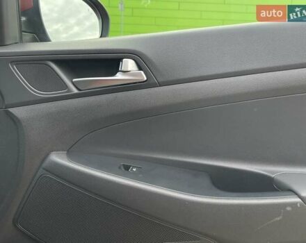 Красный Хендай Туксон, объемом двигателя 2 л и пробегом 64 тыс. км за 30500 $, фото 30 на Automoto.ua