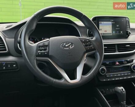 Красный Хендай Туксон, объемом двигателя 2 л и пробегом 64 тыс. км за 30500 $, фото 13 на Automoto.ua