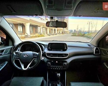 Красный Хендай Туксон, объемом двигателя 2 л и пробегом 94 тыс. км за 19500 $, фото 21 на Automoto.ua