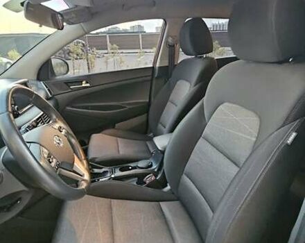 Красный Хендай Туксон, объемом двигателя 2 л и пробегом 94 тыс. км за 19500 $, фото 16 на Automoto.ua