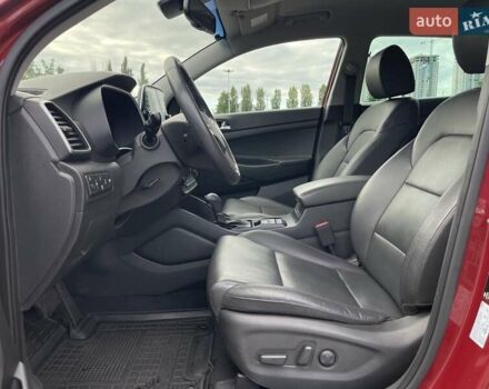 Красный Хендай Туксон, объемом двигателя 2 л и пробегом 64 тыс. км за 30500 $, фото 14 на Automoto.ua