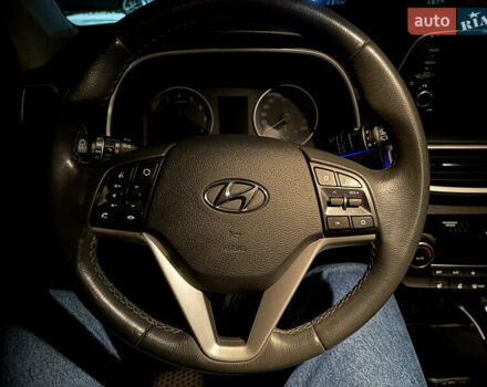 Красный Хендай Туксон, объемом двигателя 2 л и пробегом 95 тыс. км за 21500 $, фото 20 на Automoto.ua