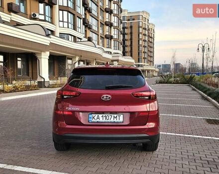 Красный Хендай Туксон, объемом двигателя 2 л и пробегом 94 тыс. км за 19500 $, фото 6 на Automoto.ua