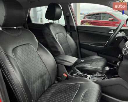 Хендай Туксон 2020 в Мукачеве на Automoto.ua Красный Хендай Туксон, объемом двигателя 2 л и пробегом 73 тыс. км за 20990 $, фото 10 на Automoto.ua