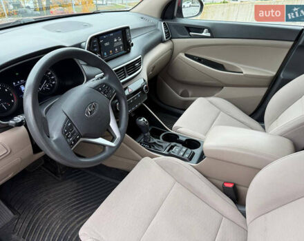 Красный Хендай Туксон, объемом двигателя 0 л и пробегом 175 тыс. км за 18900 $, фото 13 на Automoto.ua